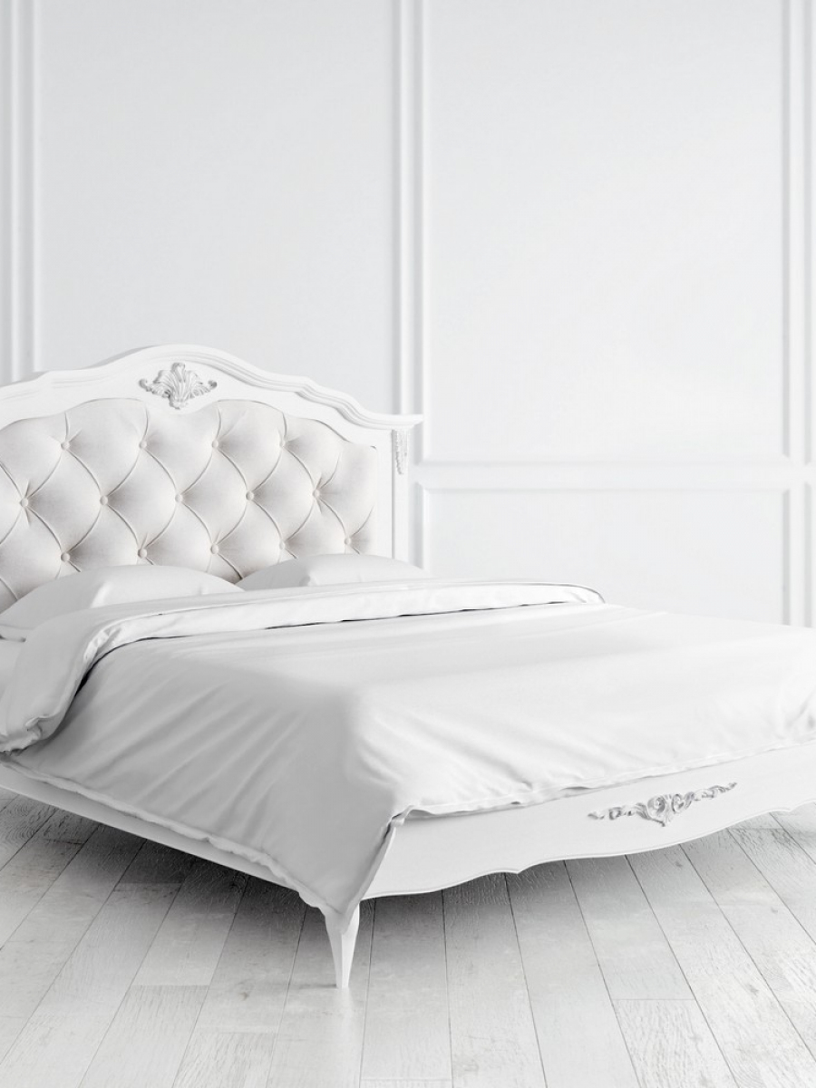 Кровать с мягким изголовьем 180*200
